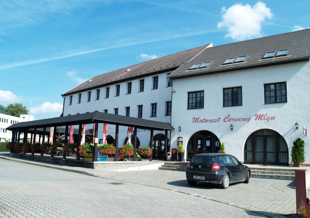 Červený Mlýn — hotel in Tisnov