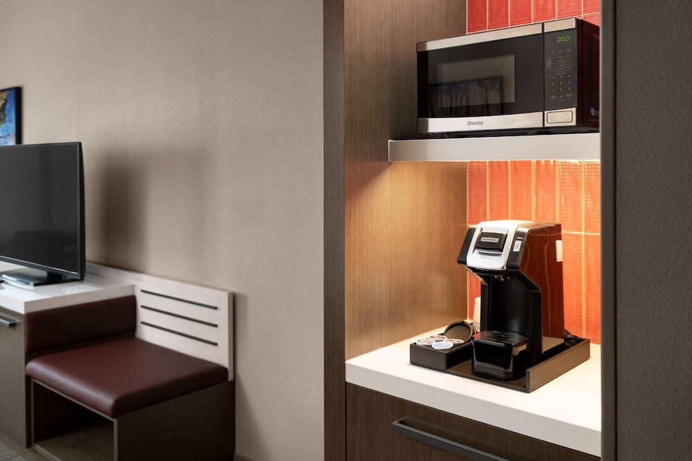 Hilton Garden Inn Visalia - photo 15