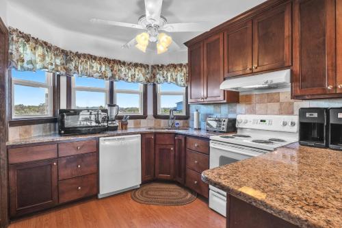 Wahoo by Oak Island Accommodations - photo 45