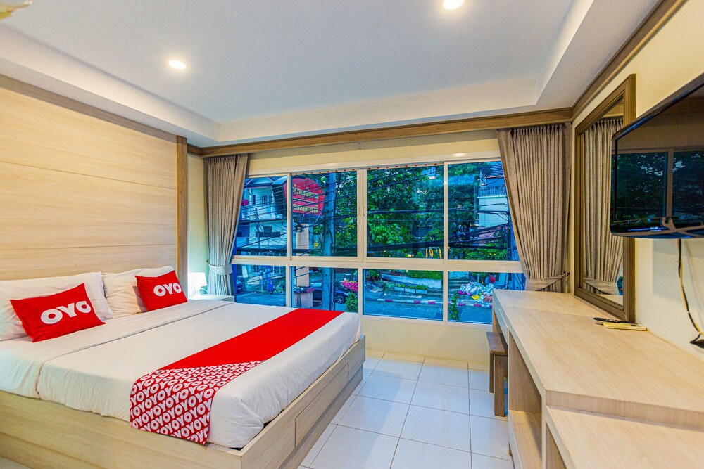 OYO 380 Jomthong Mansion in Ban Chalong, Thailand