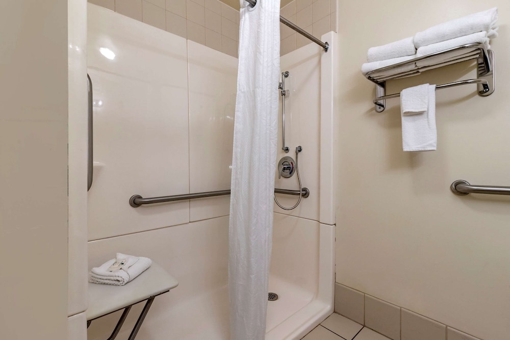 Quality Inn At Town Center - photo 31