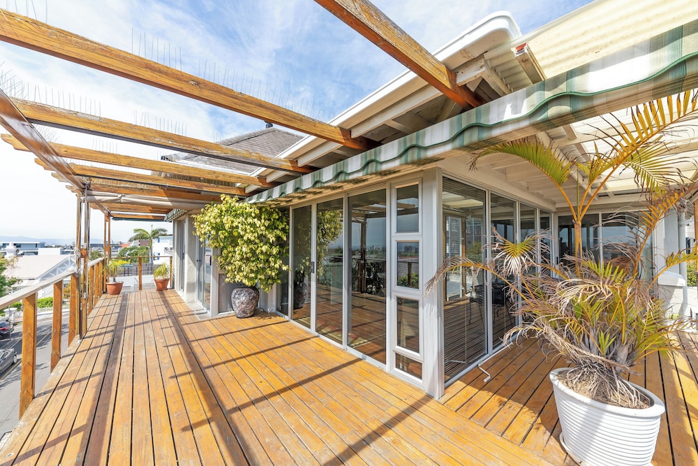 Anchor Bay Guest House