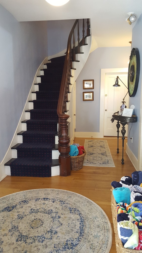 The Oak Bluffs Inn - photo 3