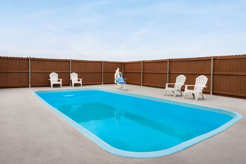 Super 8 by Wyndham Gainesville TX - photo 6
