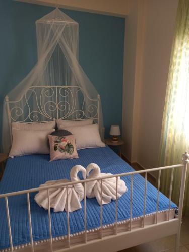 Happy Twins — 4-Star Luxury Hotel in Irakleion, Greece