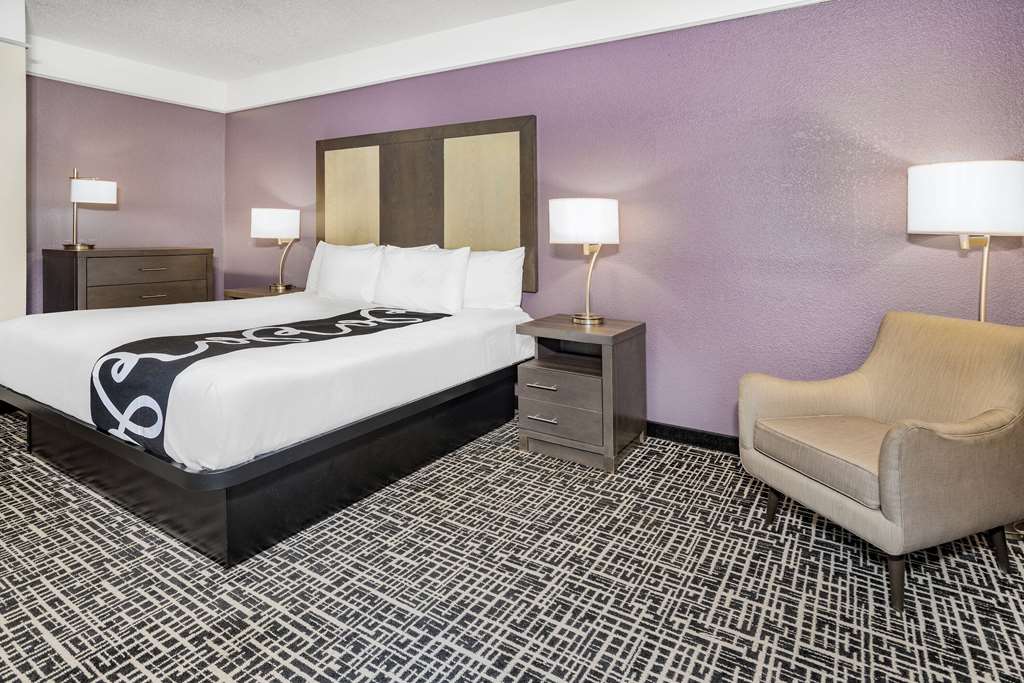 La Quinta Inn & Suites by Wyndham Norfolk - photo 14