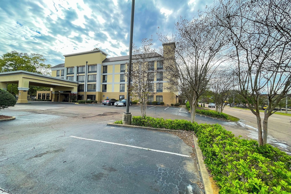 La Quinta Inn & Suites by Wyndham Jackson North - photo 41