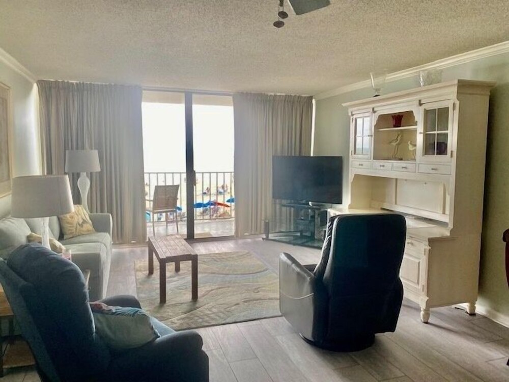 Royal Garden Resort 203 1 Bedroom Condo by RedAwning - featured photo