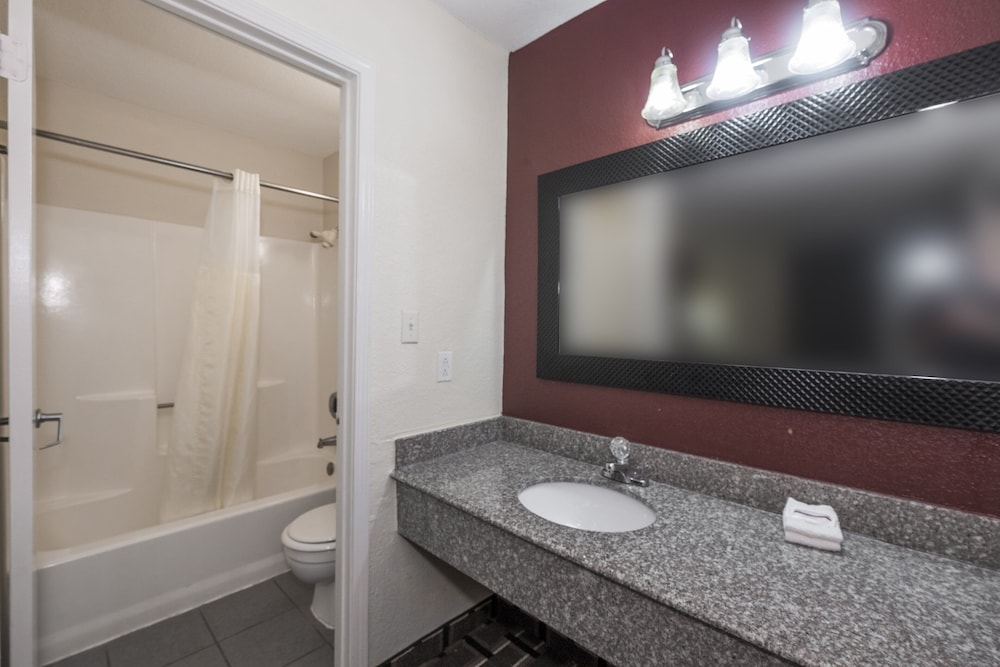 Red Roof Inn Mobile Midtown - photo 10