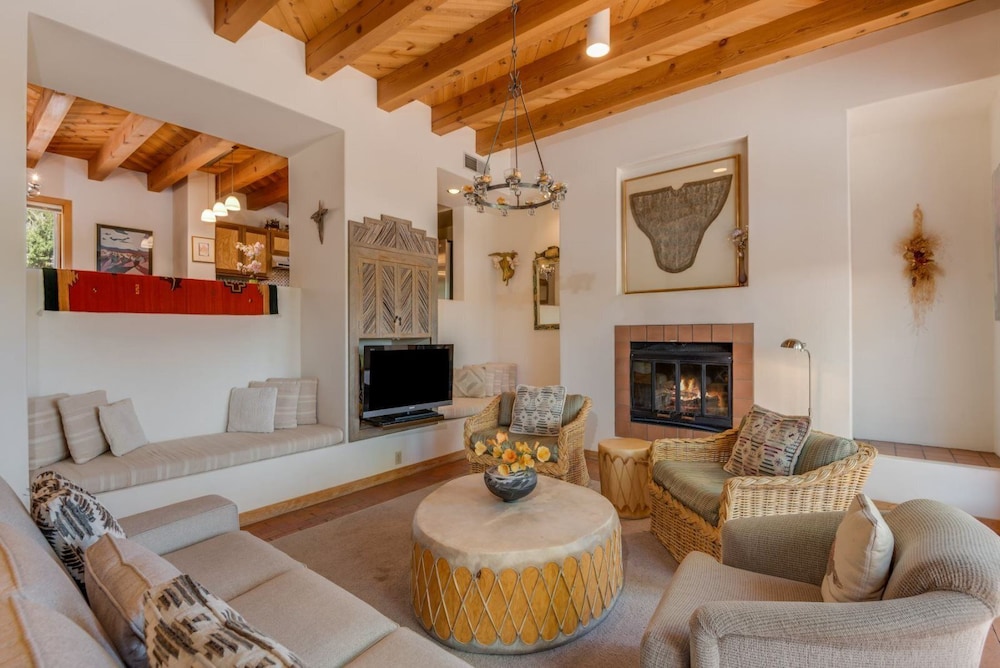 Acoma Majestic Views Near the Santa Fe Opera and Four Seasons in Tesuque - photo 13