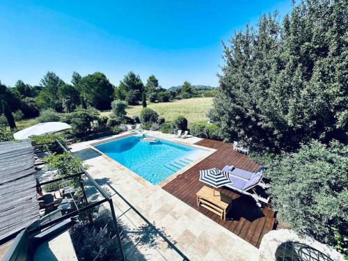 Mas de Charme Avec Piscine Au Coeur Des Alpilles — hotel in Eygalieres