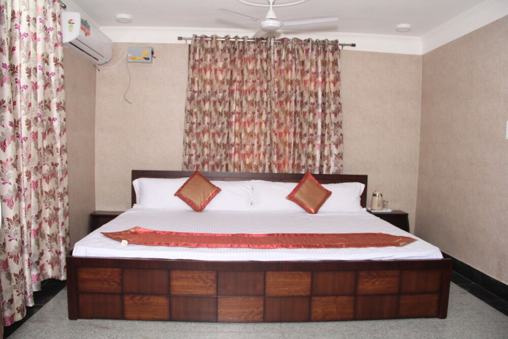 Hotel Silk — hotel in Haldwani