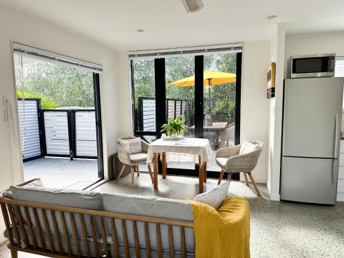 Omaha Beach Private Retreat - carbon neutral hotel in Unknown City