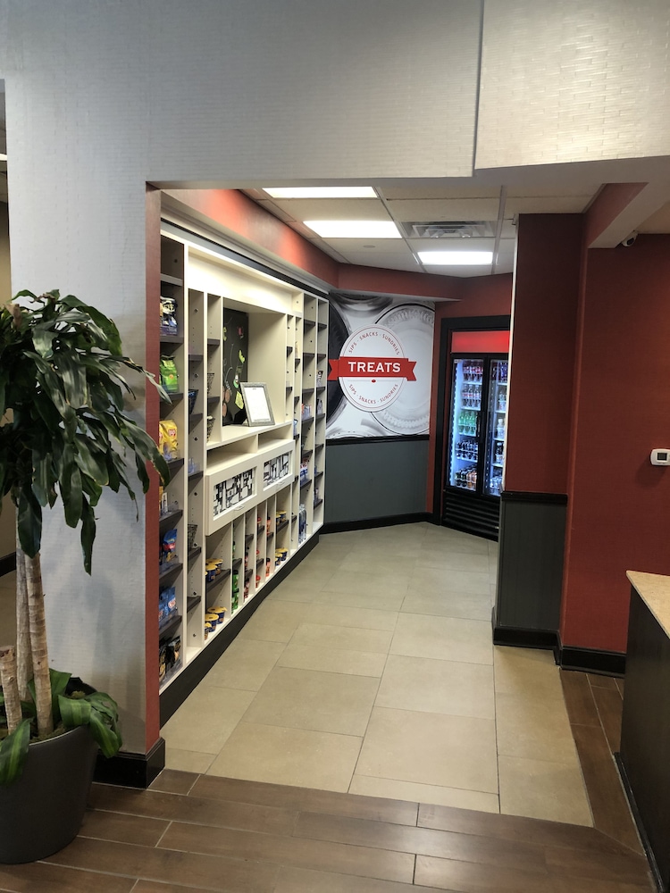 Hampton Inn & Suites Milwaukee Downtown - photo 3