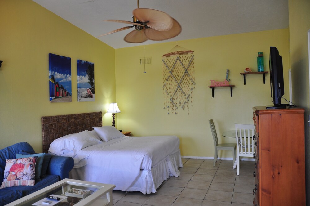 Lido Islander Inn - photo 7
