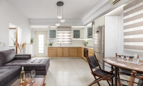 Historical Old Town Luxury Apartment — 4-Star Luxury Hotel in Ierapetra, Greece