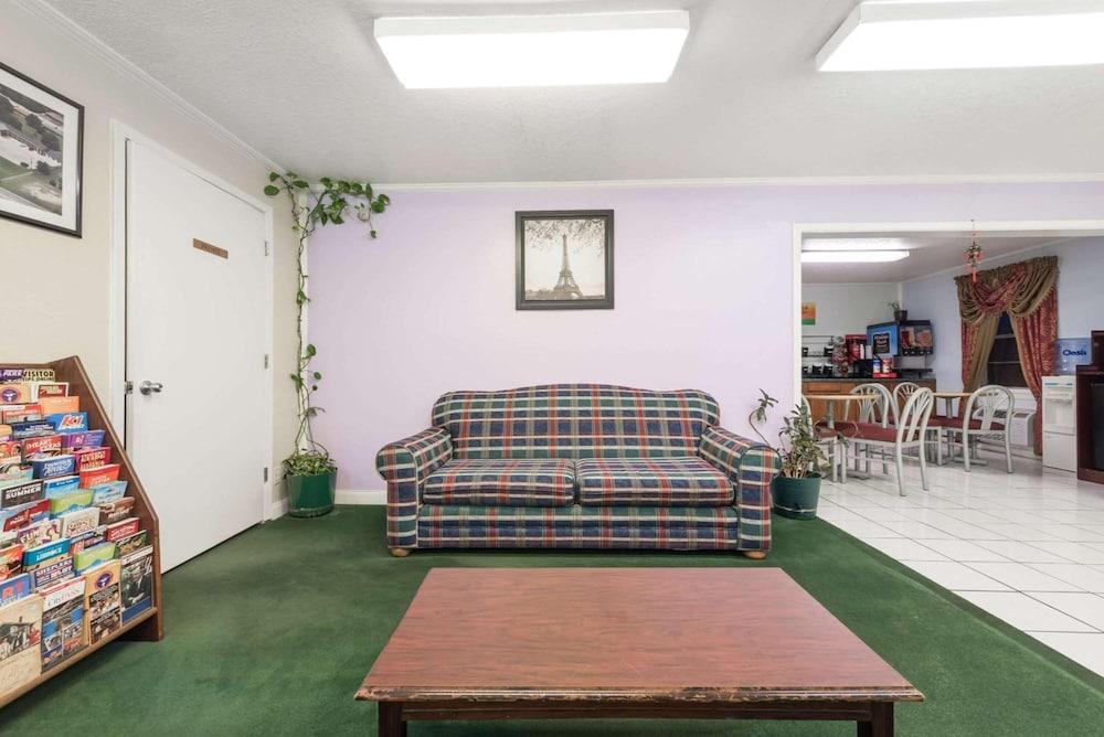 Relax Inn Mineral Wells - photo 20