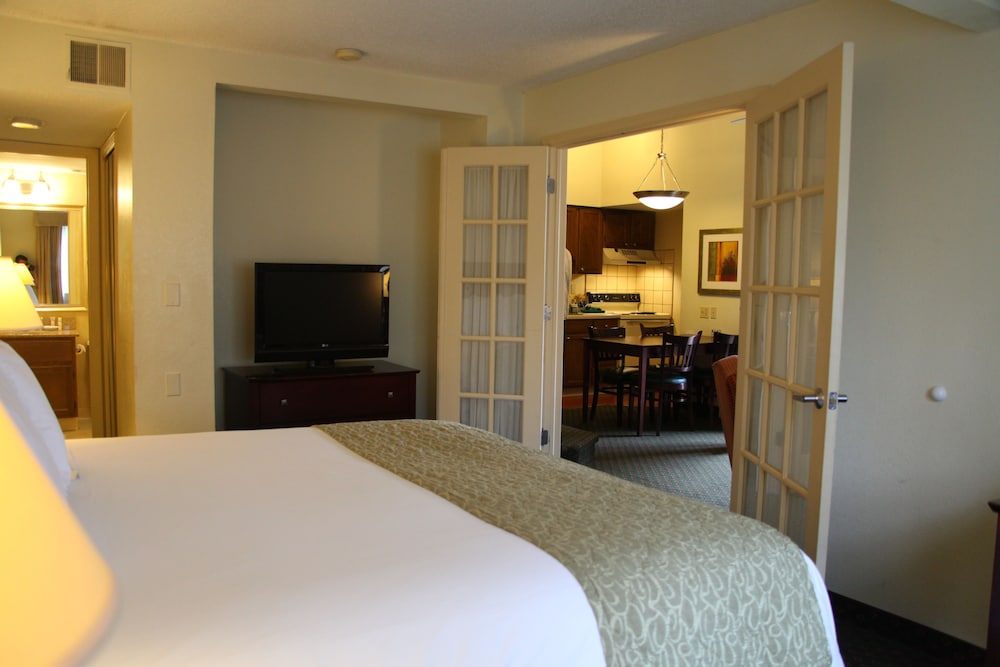 New Haven Village Suites - photo 8