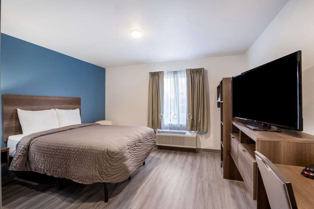 WoodSpring Suites Detroit Madison Heights - photo 10