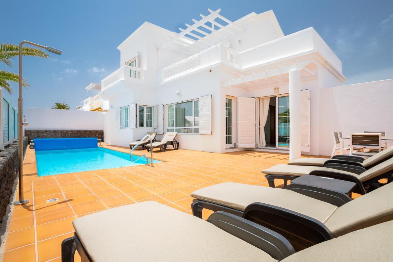 Villa Felicidad — 4-Star Luxury Hotel in Puerto Del Carmen, Spain