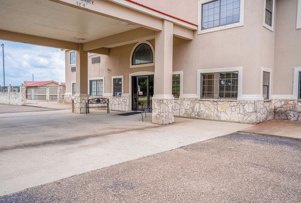 Texan Inn By Oyo Beeville Us 181 - photo 91