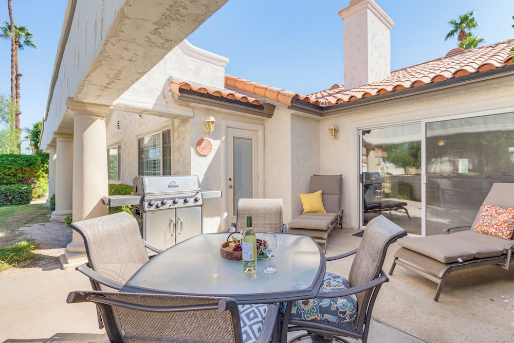 In Golf Course Community Palm Desert Escape — Palm Desert
