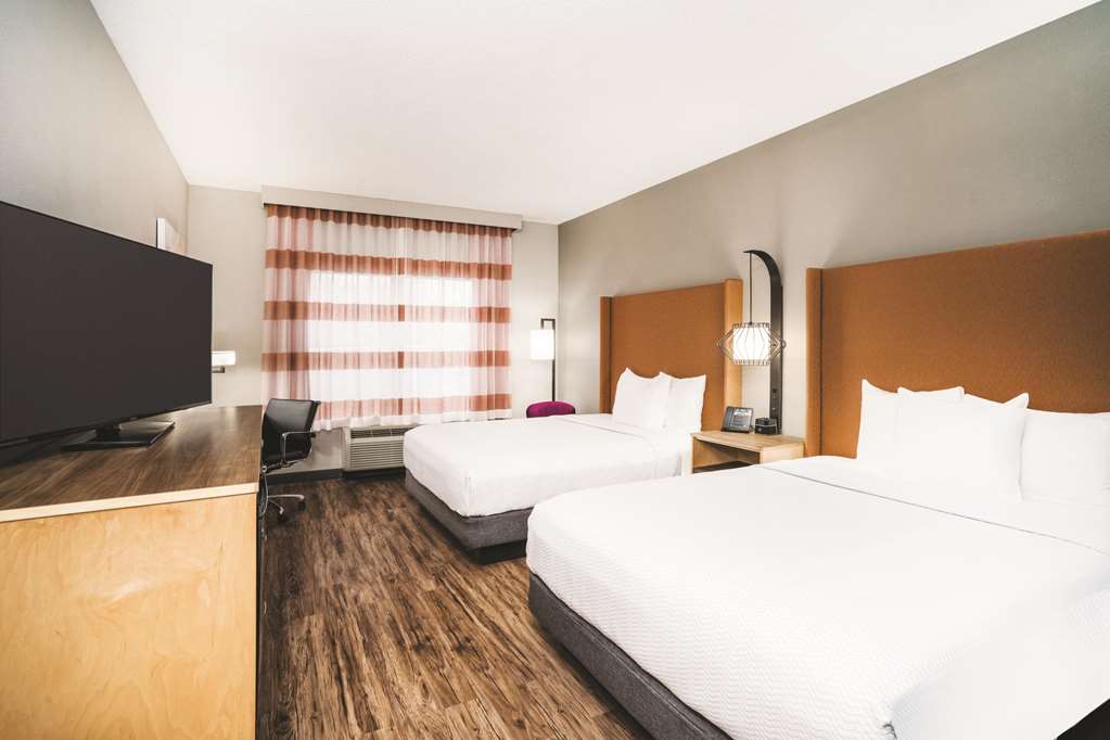 La Quinta Inn & Suites by Wyndham Chattanooga North Hixson - photo 11