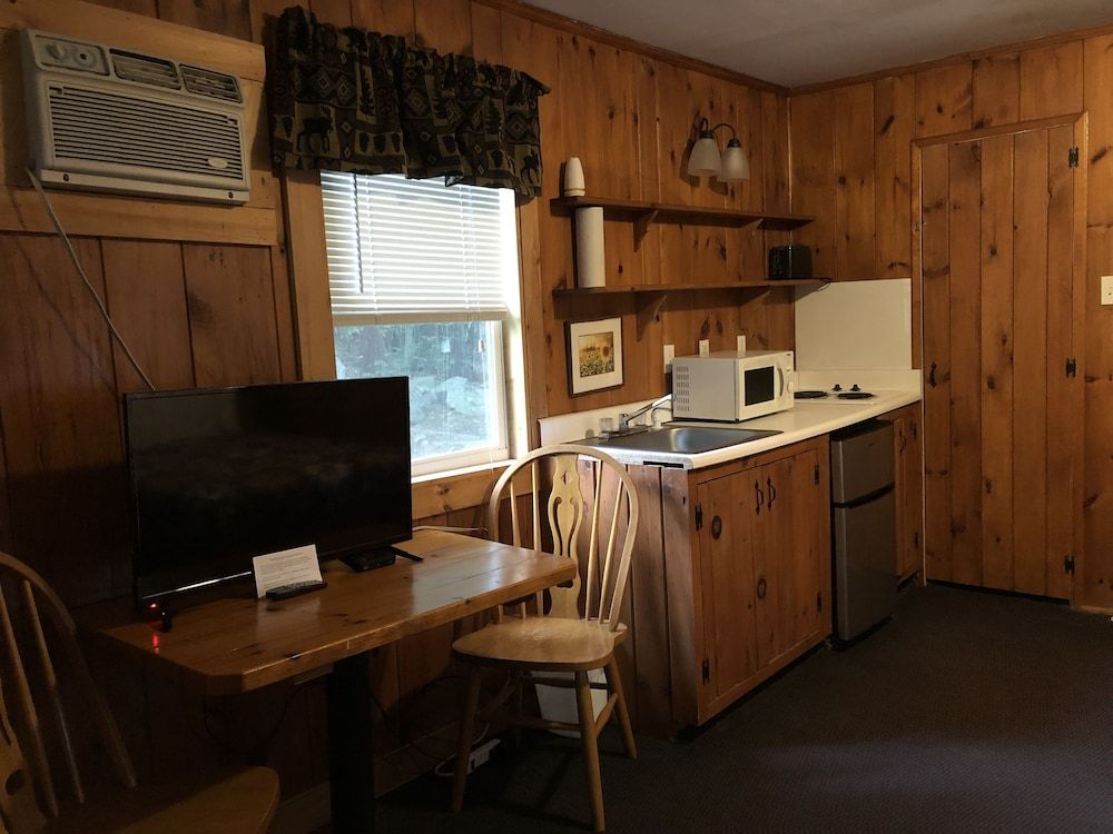 The Lake George Bear's Den - photo 18