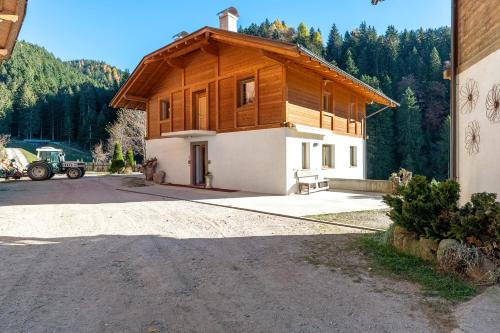 Innerjerberhof Sunnseit 17157292 — Lauregno