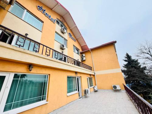 Hotel Flora — hotel in Drobeta-Turnu Severin