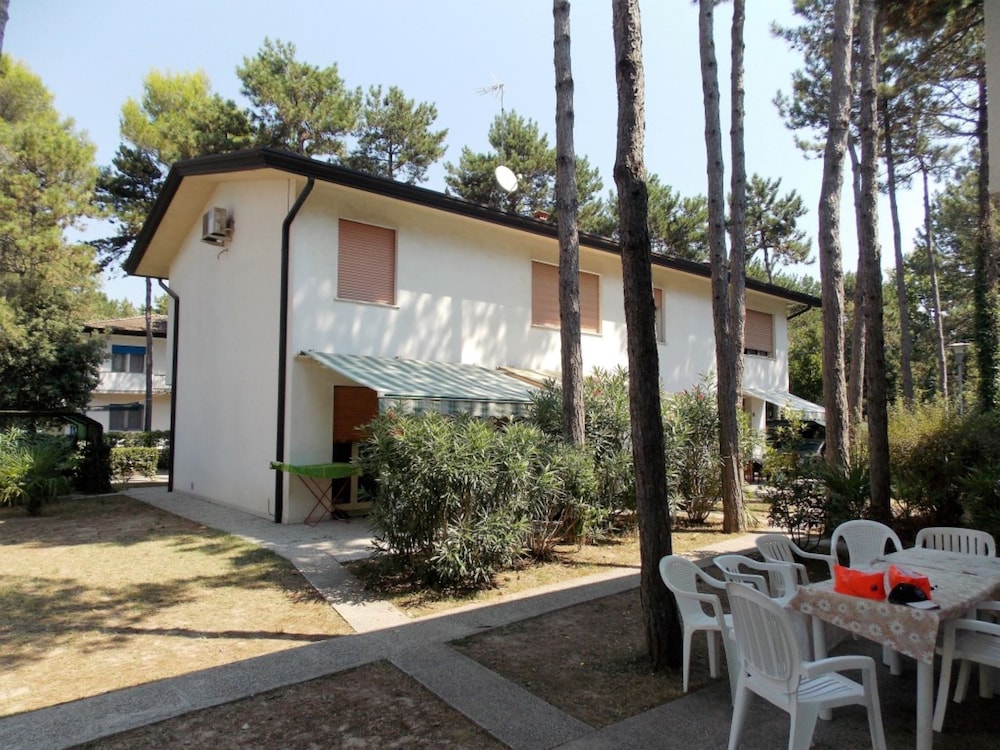 Luminous Flat in Bibione With Garden — 4-Star Luxury Hotel in San Michele Al Tagliamento, Italy