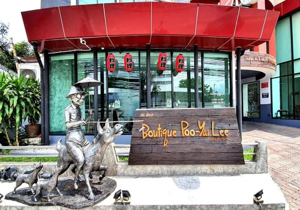 Boutique Poo Yai Lee