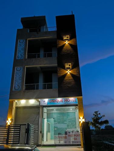 Unique Hotel - carbon neutral hotel in Unknown City
