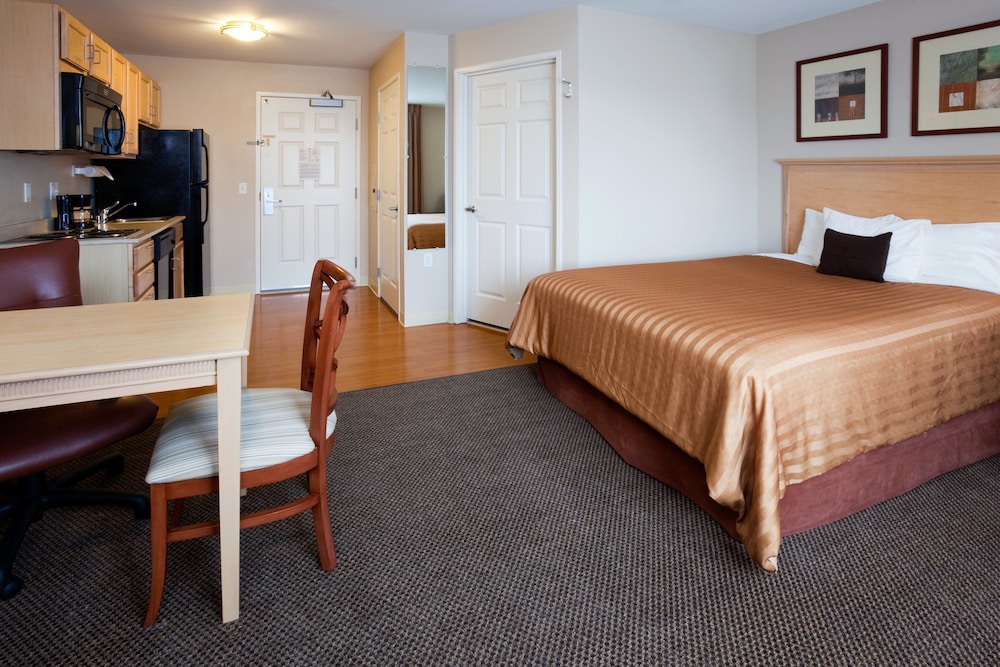 Candlewood Suites Milwaukee Brown Deer by IHG - photo 9
