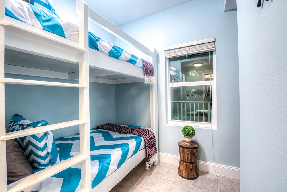 Laketown Wharf Resort by Aneliya's Rentals - photo 176