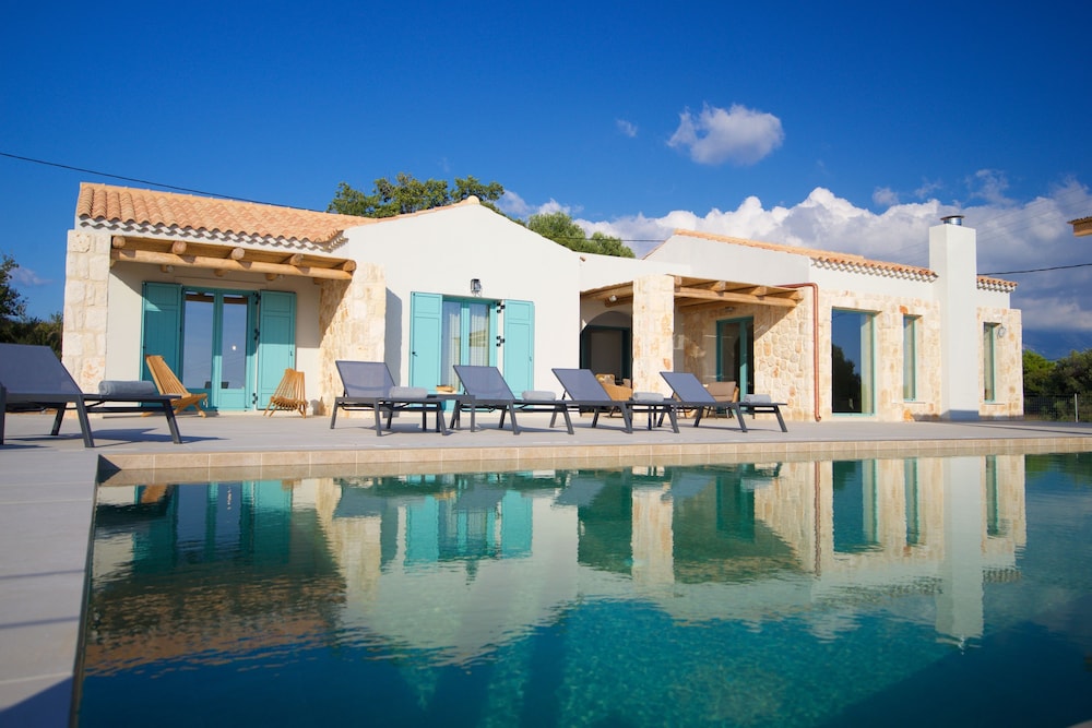 Exclusive Sea View Villa Madelaine — 4-Star Luxury Hotel in Valsamata, Greece