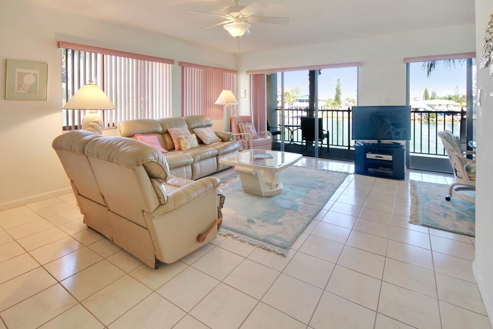 Land's End 1 408 Bay Front — 4-Star Luxury Hotel in Saint Pete Beach, United States