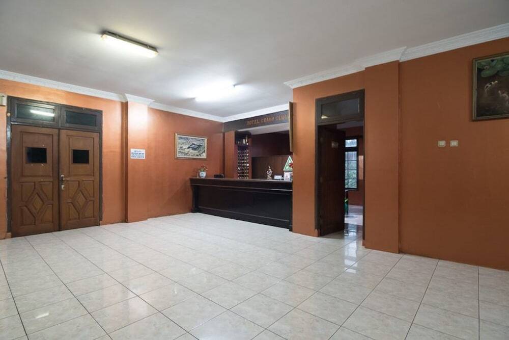 RedDoorz Syariah near Taman Wisata Matahari