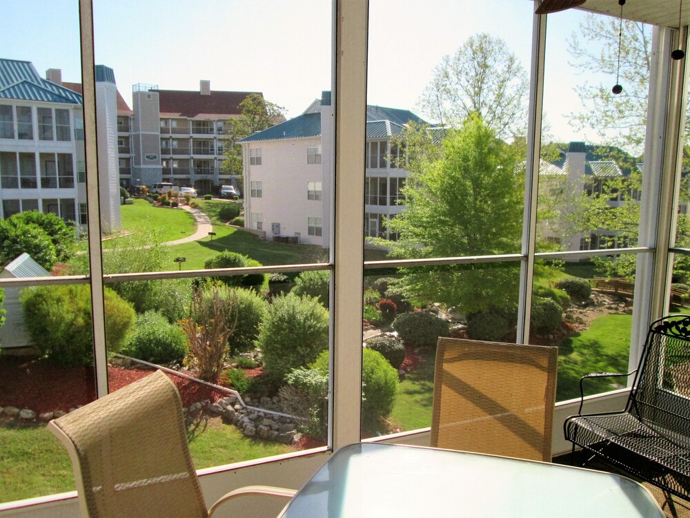 Brookside Walk In Meadow Brook Resort in Branson, United States