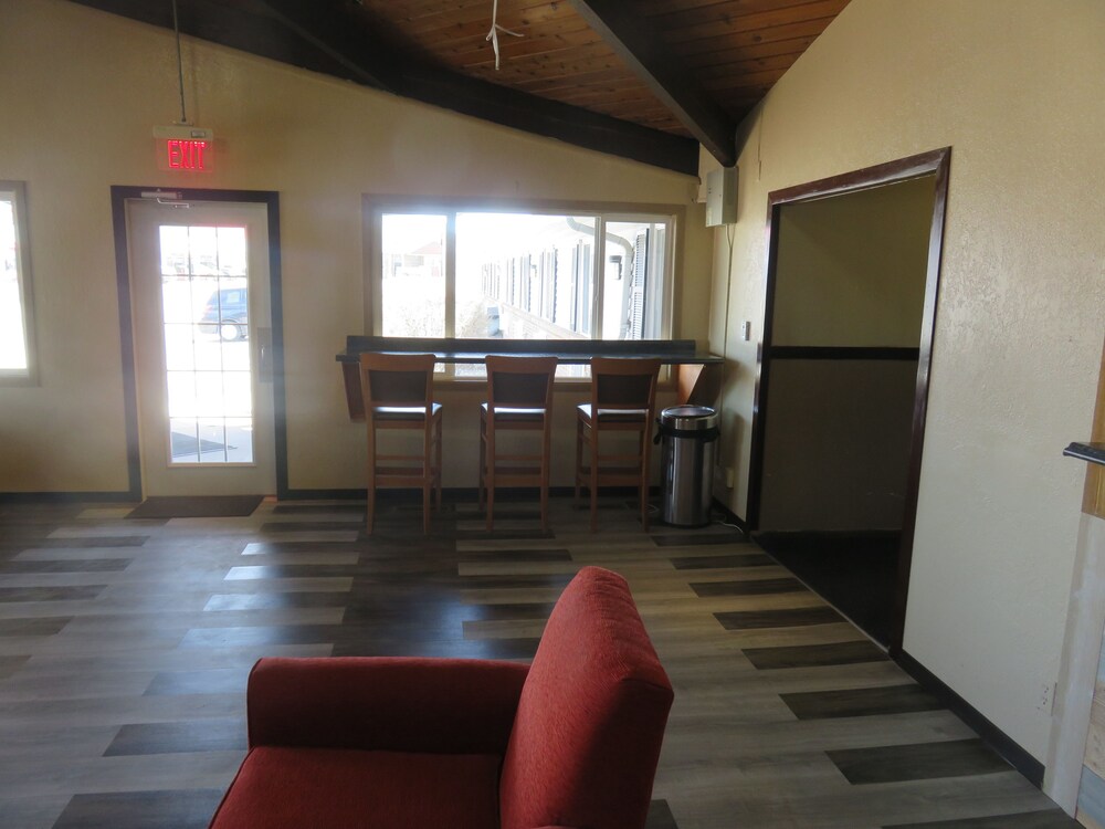 Americas Best Value Inn Story City - photo 3