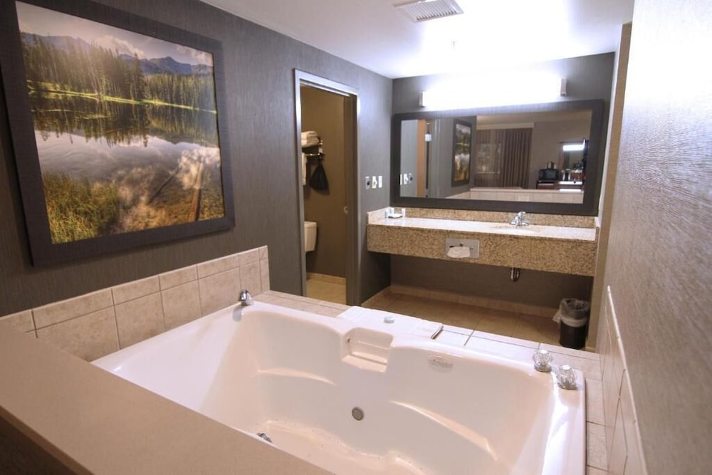 Casper C'mon Inn Hotel & Suites - photo 26