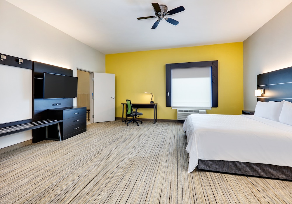 Holiday Inn Express Hotel & Suites Cleburne by IHG - photo 9