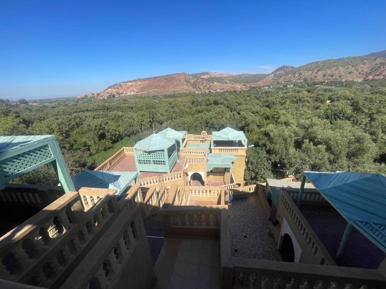 Extrait d'atlas - carbon neutral hotel in Unknown City