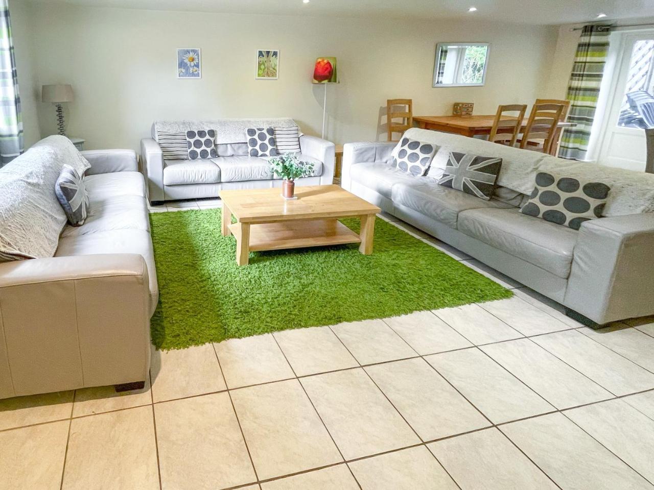 Lily Pad 7 Uk43916 — Peterborough