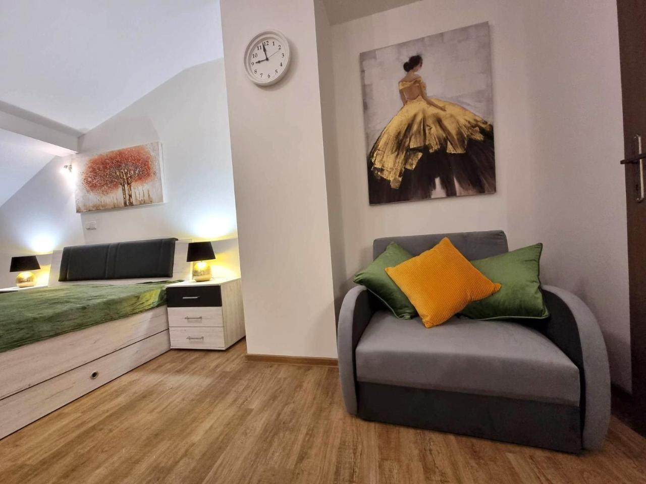 Romantické studio v podkroví na Velkém náměstí Wi Fi — 4-Star Luxury Hotel in Hradec Kralove, Czech Republic