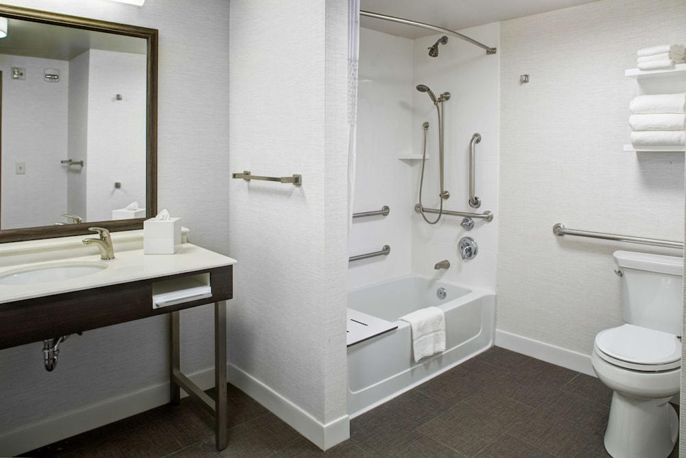 Hampton Inn & Suites Pittsburg Kansas Crossing - photo 18