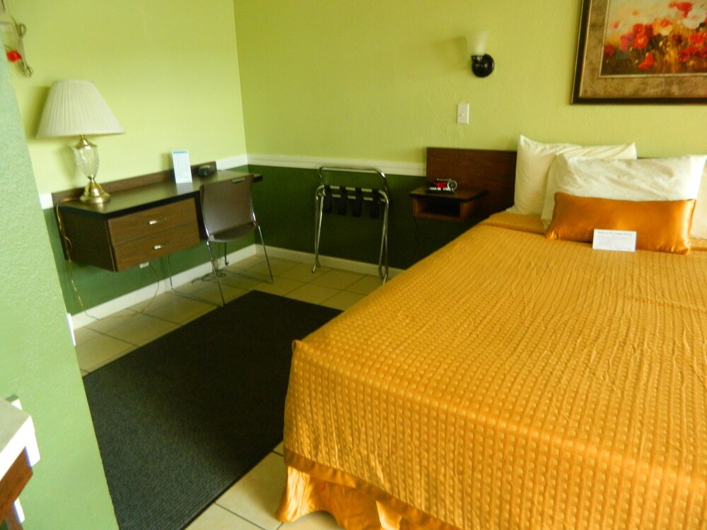 Country Motor Inn - photo 17