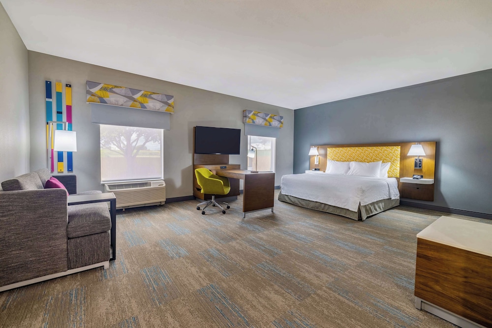 Hampton Inn & Suites Brenham - photo 5