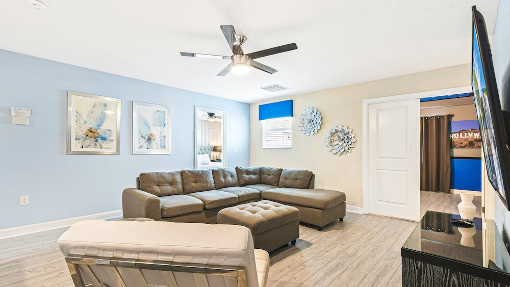 Elegant Home With Resort Amenities Gameroom - photo 19