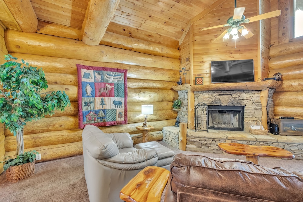 Royal Views Private Mountain Top Cabin 2 Bedroom Cabin by Heavenly Views Resort - photo 8